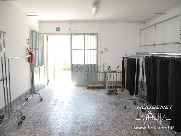 casa indipendente in vendita a Prato in zona Tavola