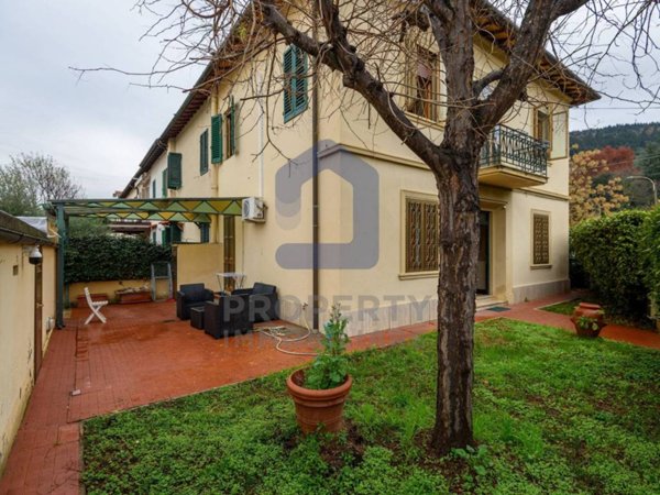 casa indipendente in vendita a Prato in zona Carteano