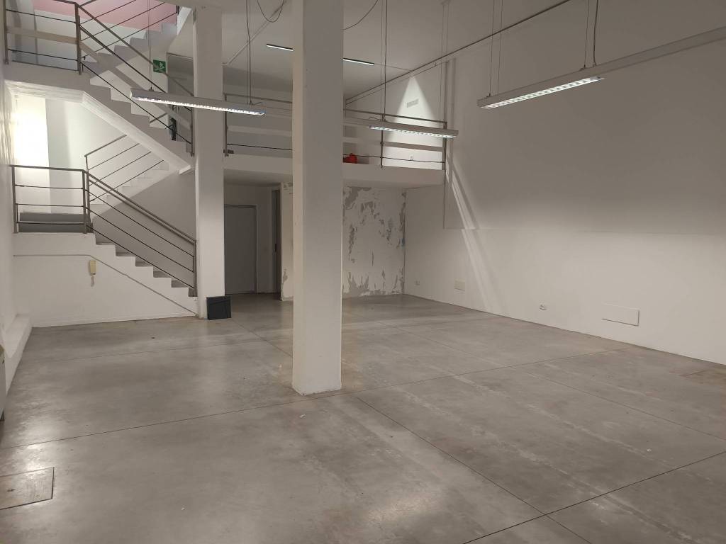 negozio in vendita a Prato