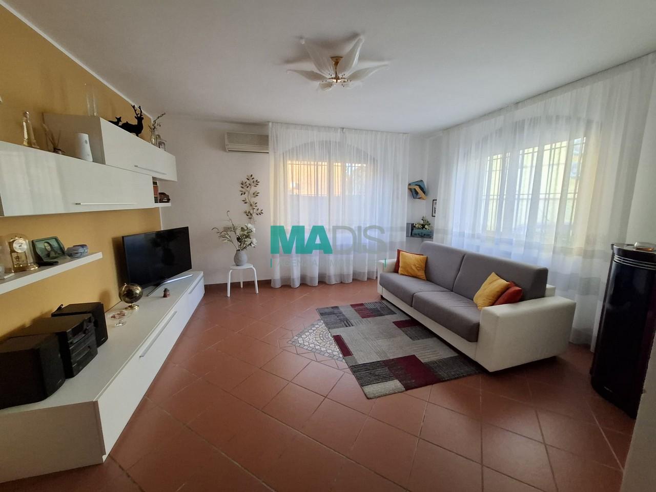 casa indipendente in vendita a Prato