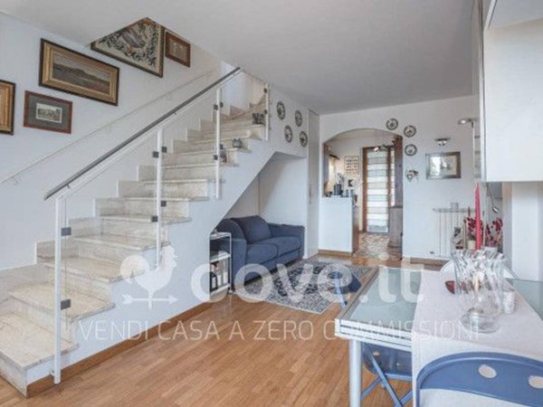 casa indipendente in vendita a Prato in zona Castelnuovo