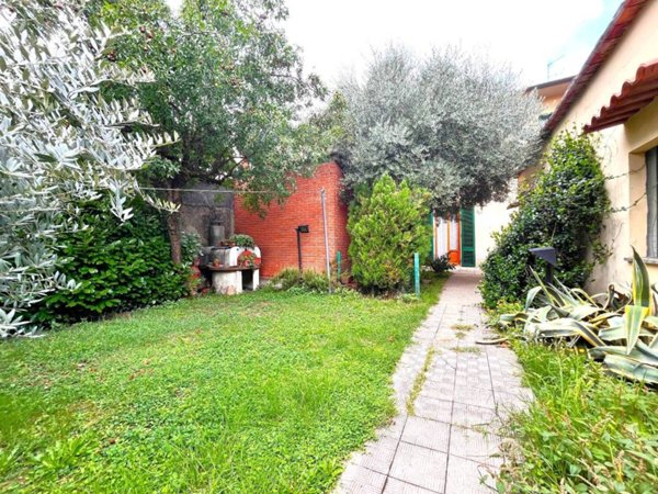 casa indipendente in vendita a Prato in zona Galciana