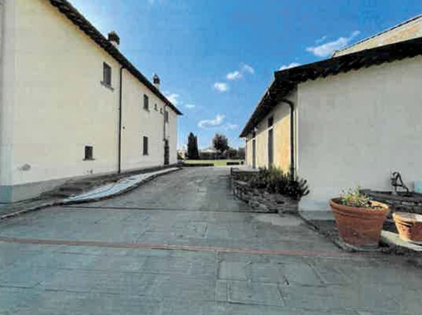 casa indipendente in vendita a Prato