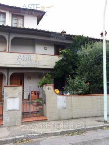 appartamento in vendita a Prato in zona Tavola