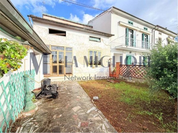 casa indipendente in vendita a Prato in zona Galciana