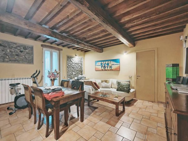 casa indipendente in vendita a Prato