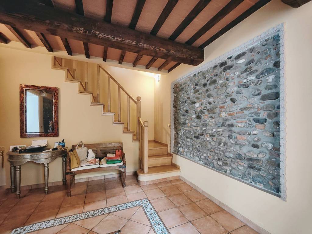 casa indipendente in vendita a Prato