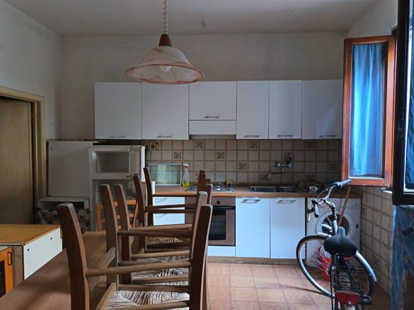 casa indipendente in vendita a Prato in zona Iolo