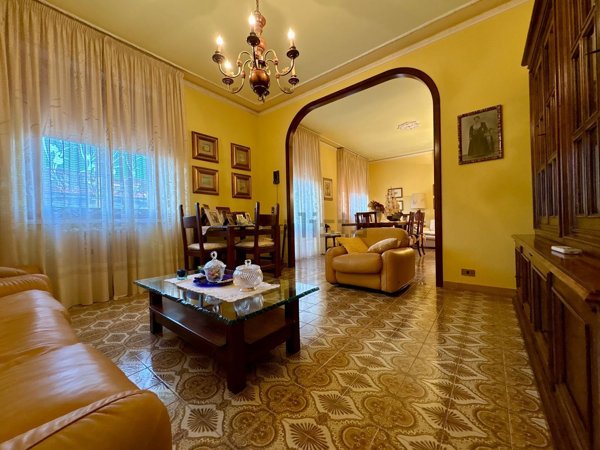 casa indipendente in vendita a Prato