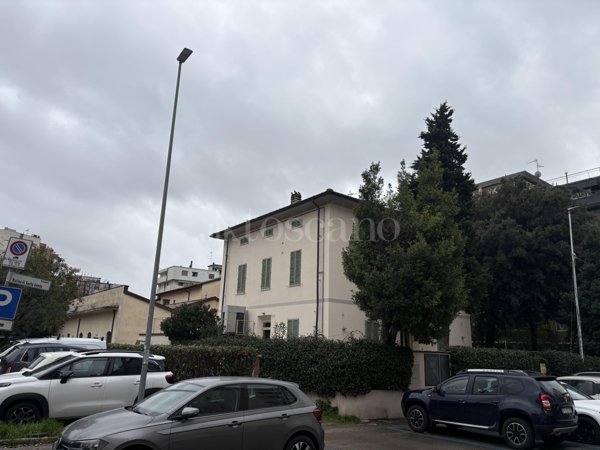 casa indipendente in vendita a Prato in zona Santa Gonda