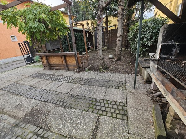 casa indipendente in vendita a Prato in zona San Giusto