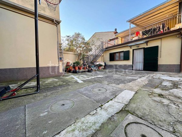 casa indipendente in vendita a Prato in zona Viaccia