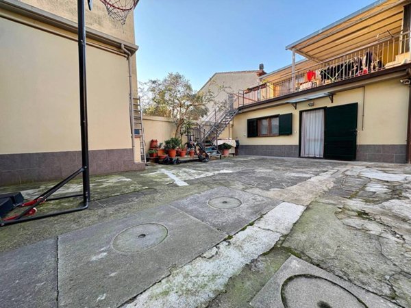 casa indipendente in vendita a Prato in zona Viaccia