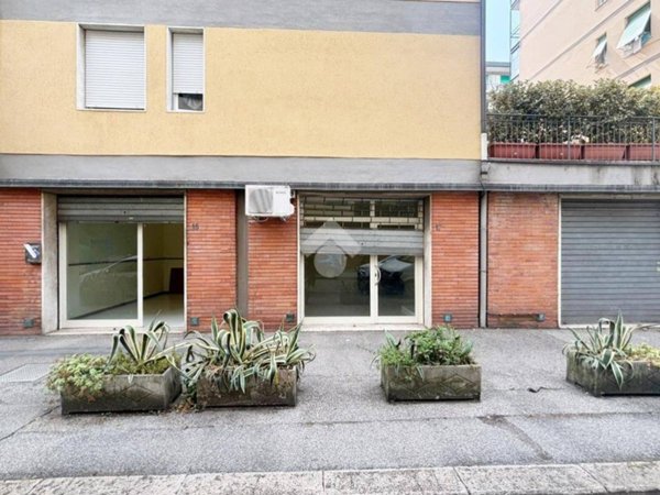 negozio in vendita a Prato
