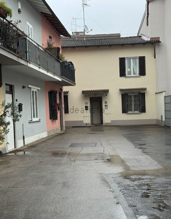 casa indipendente in vendita a Prato