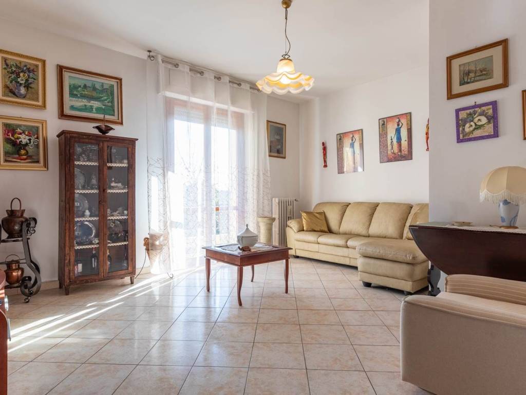 appartamento in vendita a Prato in zona Paperino