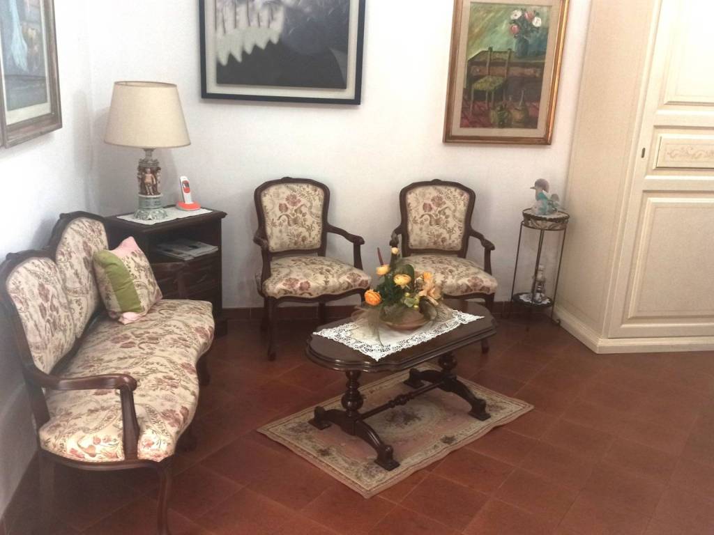 casa indipendente in vendita a Prato in zona Sant'Ippolito