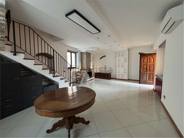 casa indipendente in vendita a Prato