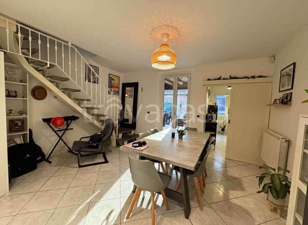 casa indipendente in vendita a Prato