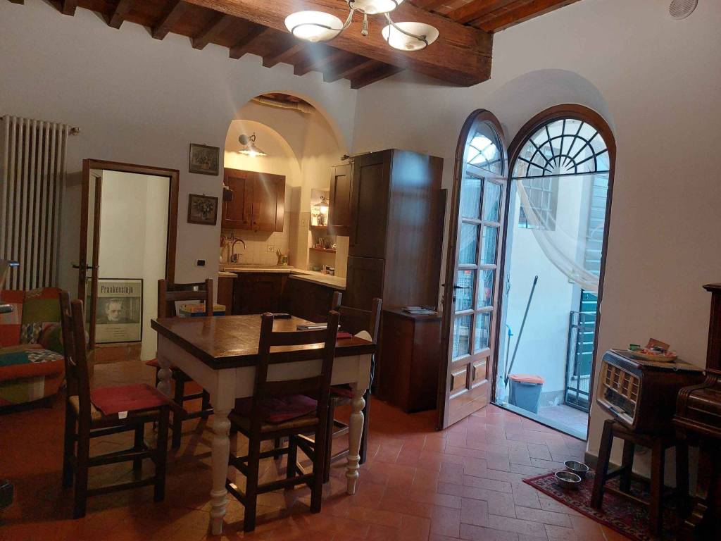 appartamento in vendita a Prato in zona Tavola