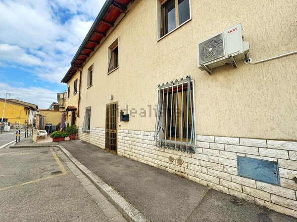 quadrivano in vendita a Prato in zona Paperino