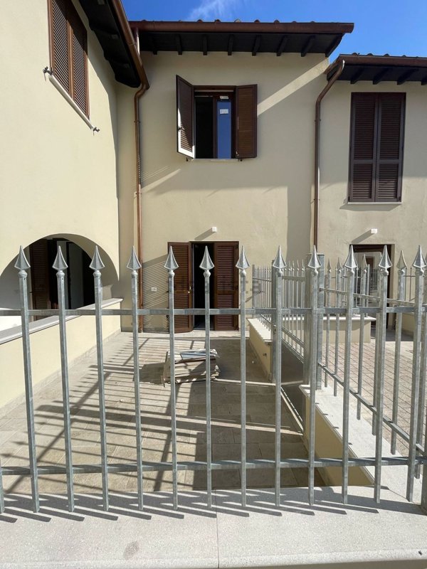 casa indipendente in vendita a Prato in zona Vergaio