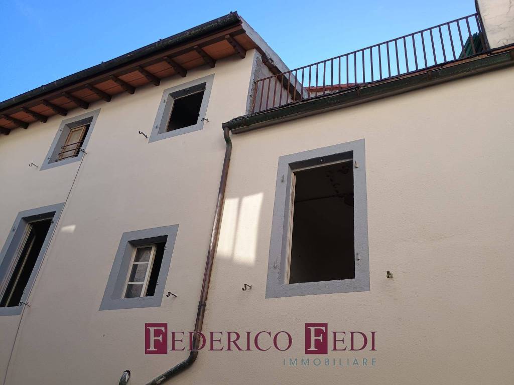 casa indipendente in vendita a Prato