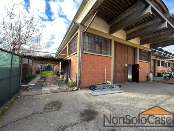 locale commerciale in vendita a Prato in zona Paperino