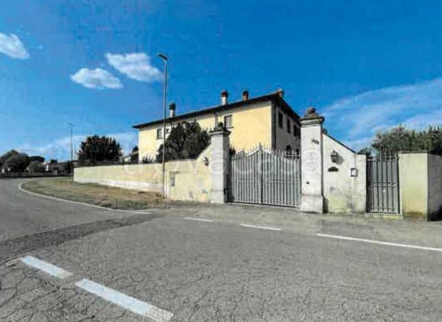 appartamento in vendita a Prato in zona Castelnuovo