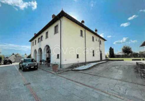 casa indipendente in vendita a Prato in zona Castelnuovo
