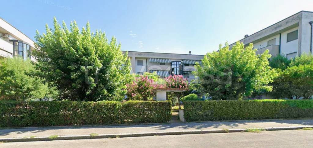 appartamento in vendita a Prato in zona Paperino