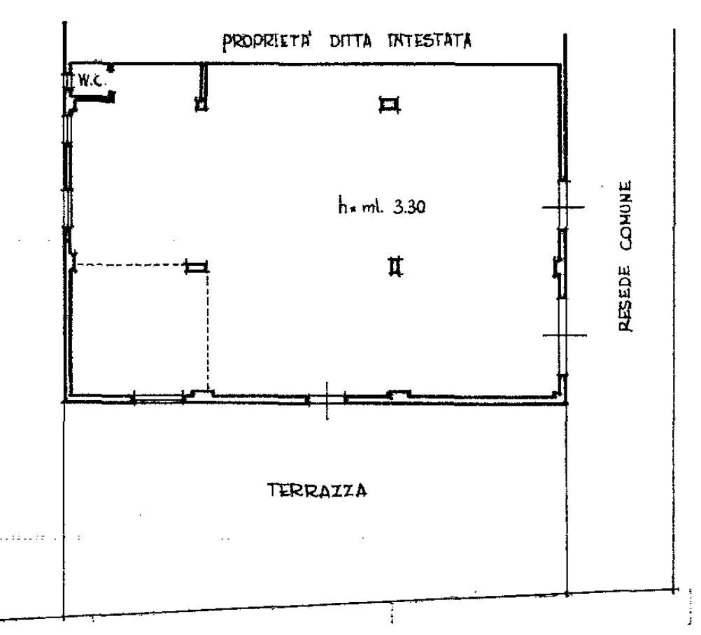 locale commerciale in vendita a Prato