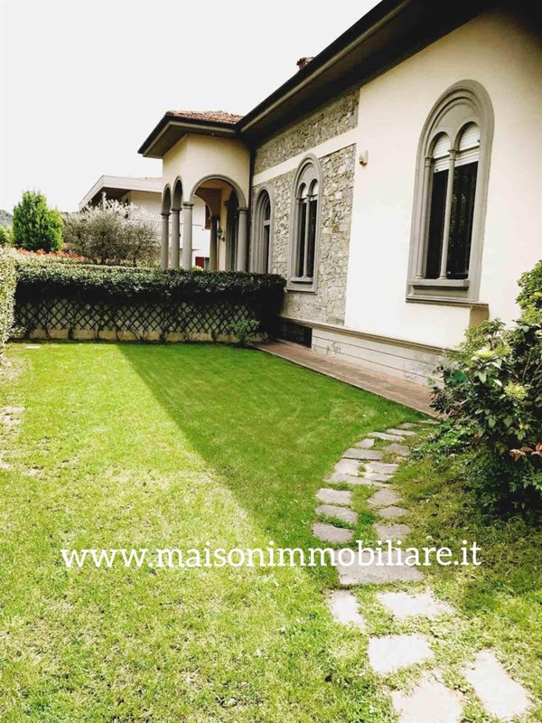 casa indipendente in vendita a Prato