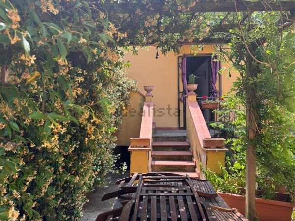 appartamento in vendita a Prato in zona Carteano