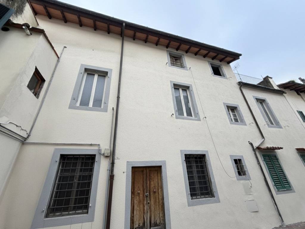 casa indipendente in vendita a Prato