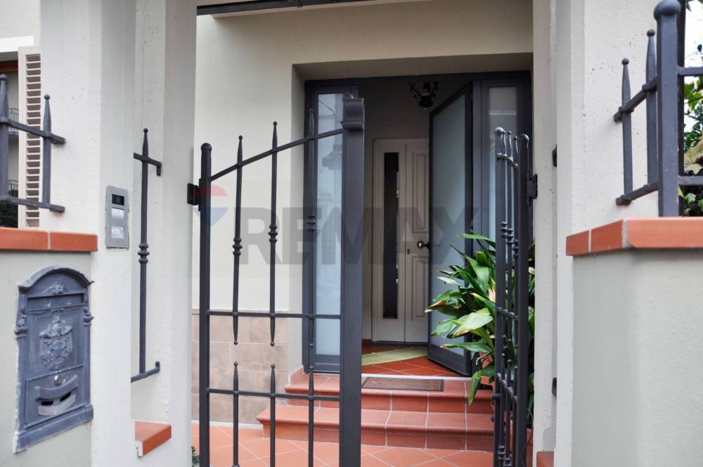 casa indipendente in vendita a Prato