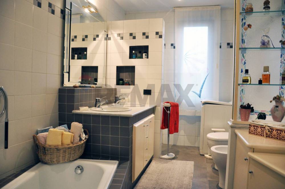 casa indipendente in vendita a Prato