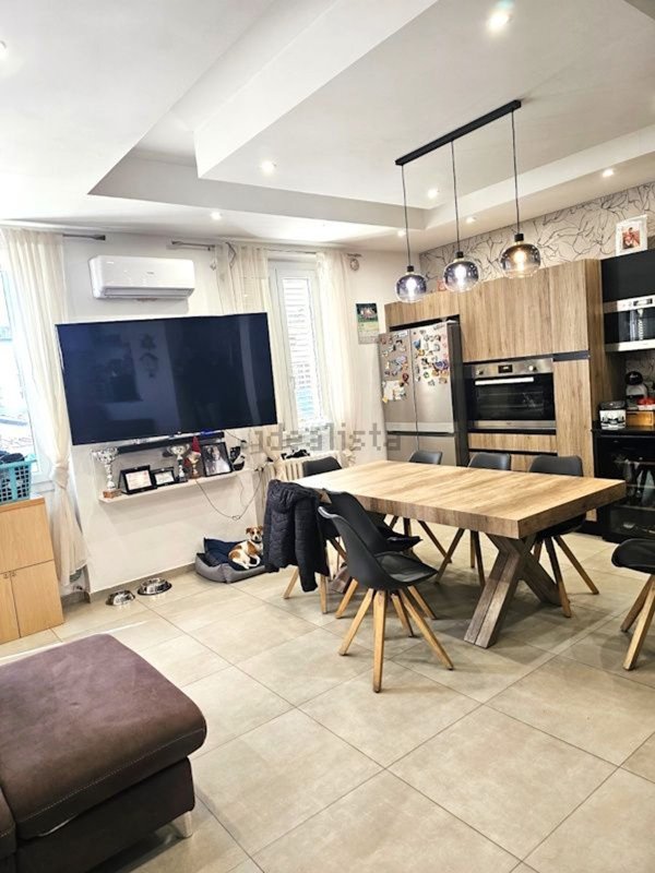 casa indipendente in vendita a Prato