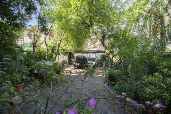 casa indipendente in vendita a Prato