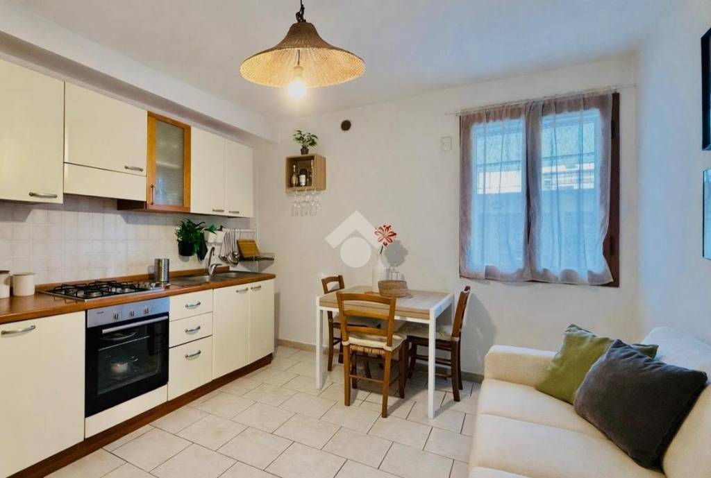 appartamento in vendita a Prato in zona Sant'Ippolito