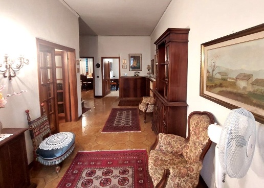 casa indipendente in vendita a Prato
