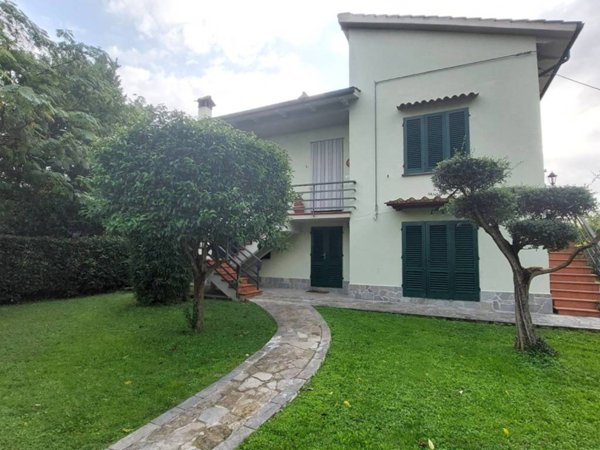 casa indipendente in vendita a Prato in zona Iolo