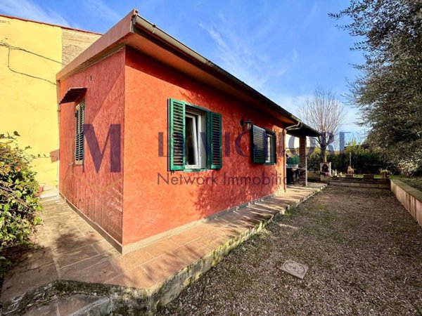 casa indipendente in vendita a Prato in zona Grignano