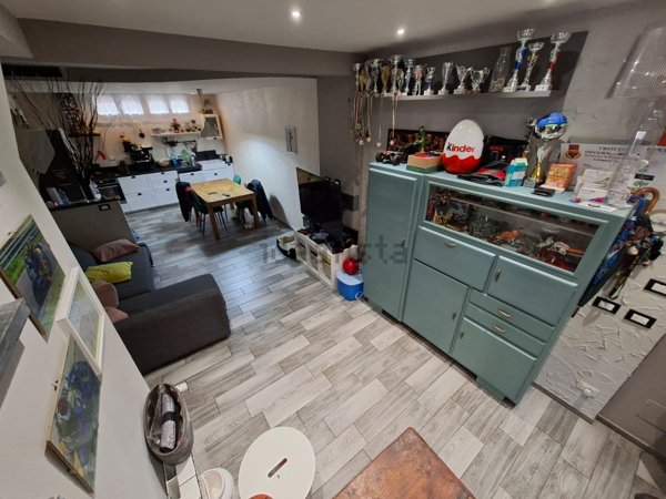 casa indipendente in vendita a Prato