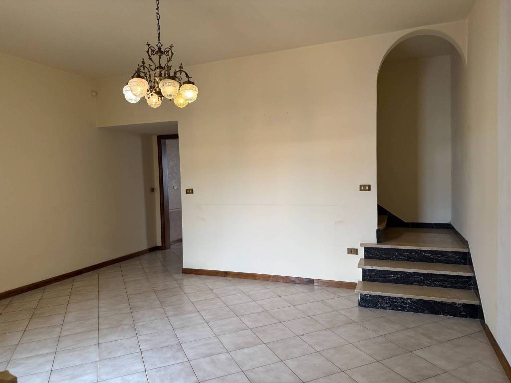 casa indipendente in vendita a Prato in zona Tavola