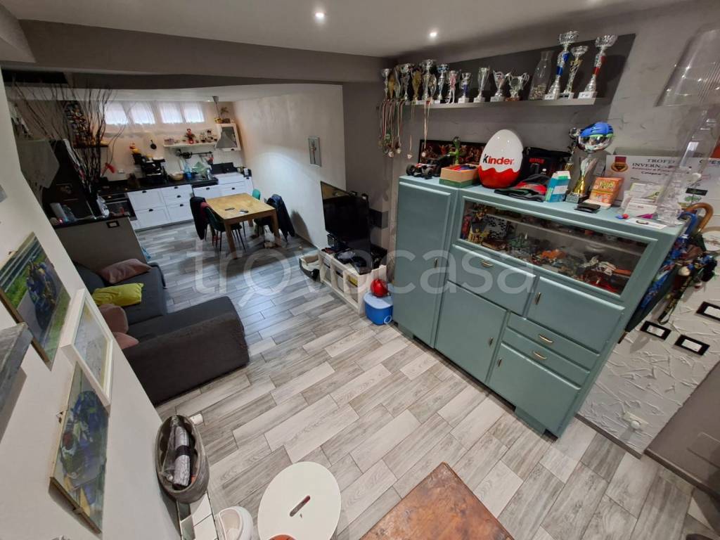 casa indipendente in vendita a Prato