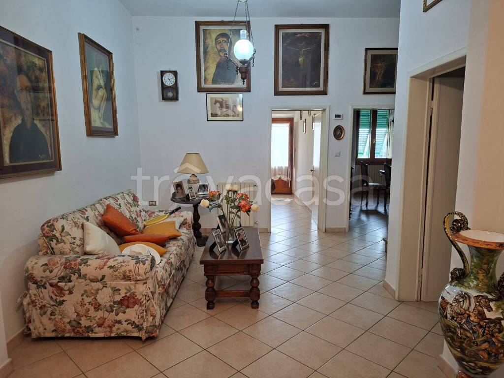 casa indipendente in vendita a Prato in zona Viaccia