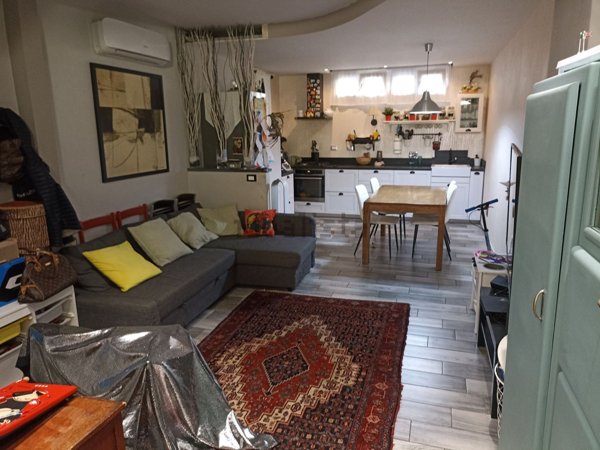 casa indipendente in vendita a Prato