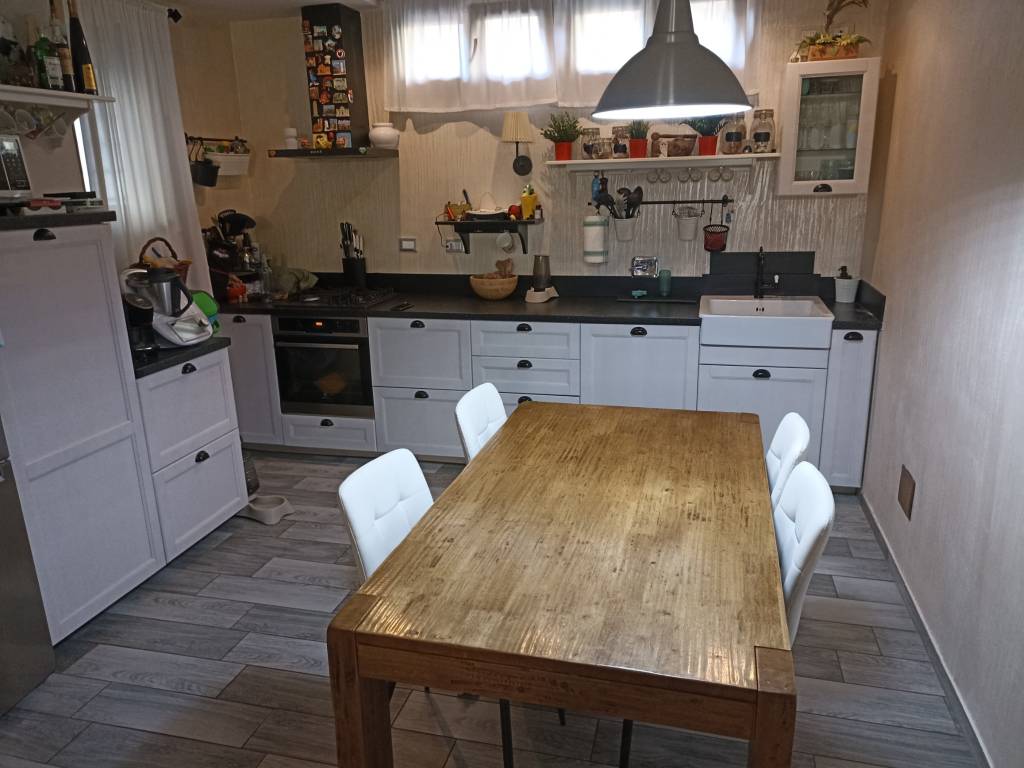 casa indipendente in vendita a Prato