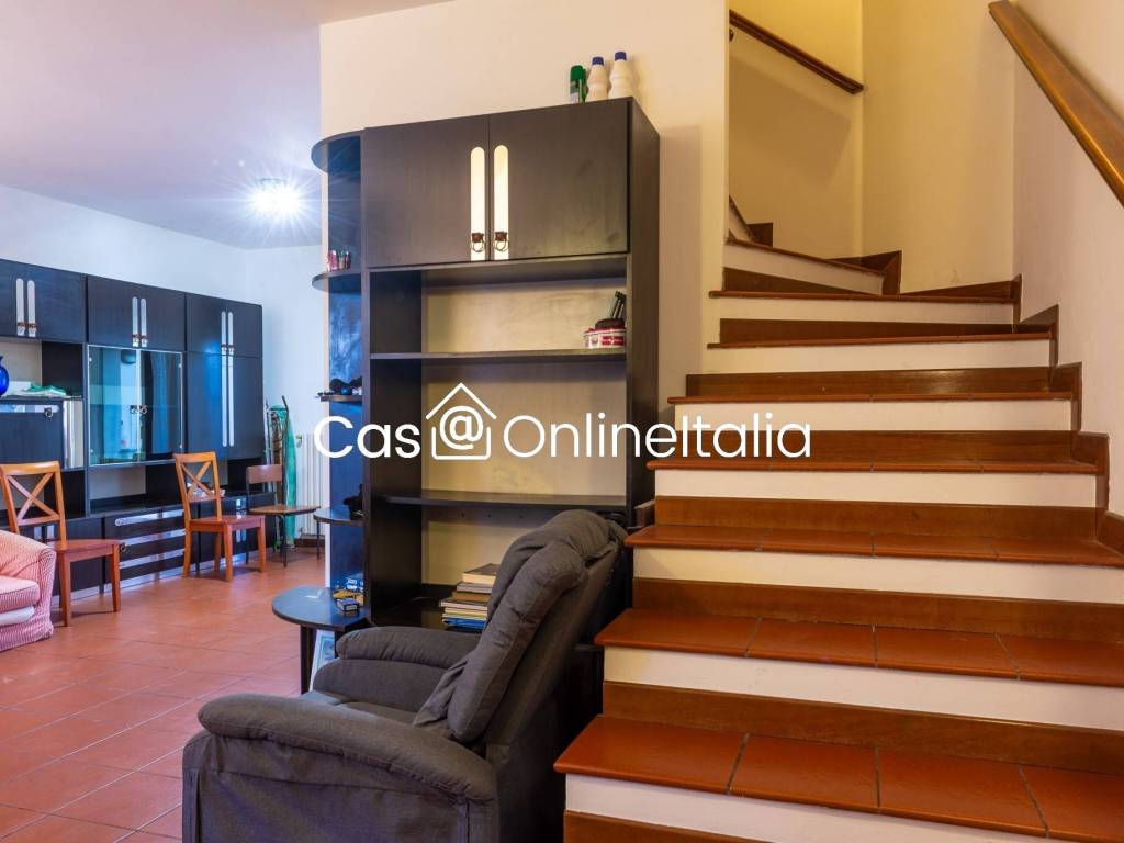 appartamento in vendita a Prato in zona Iolo